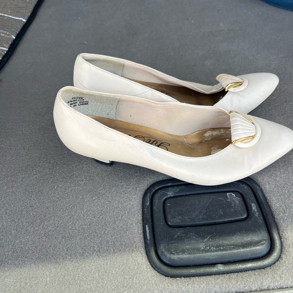 Size 6 - Picture 2 of 2
